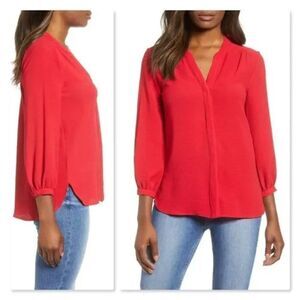 Gibson Back Pleat Blouse - size Medium in Red.